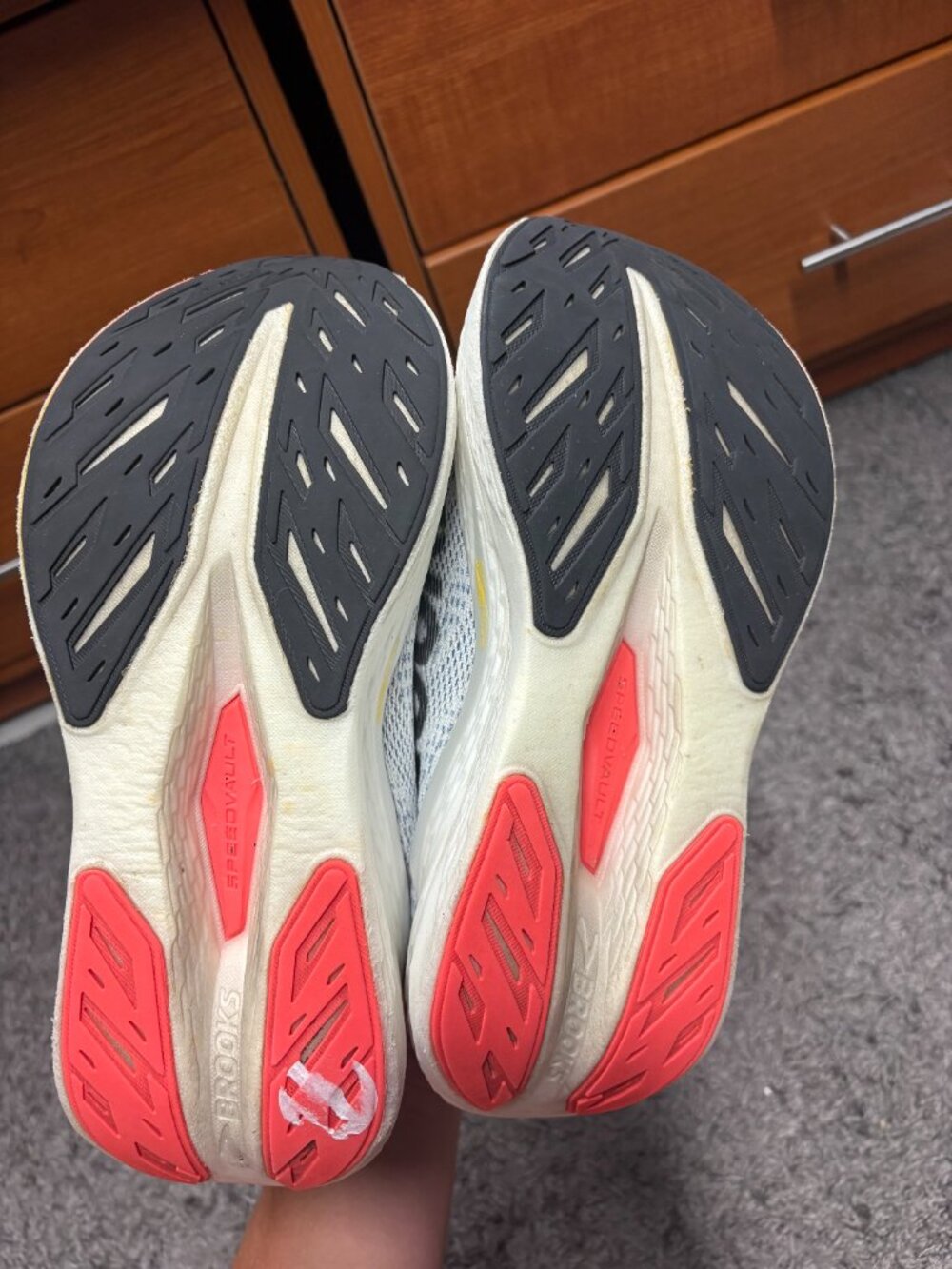 Women's Brooks Hyperion Max 2, Illusion/Coral/Black, 10 B Medium US Running/Walk - Picture 7 of 7